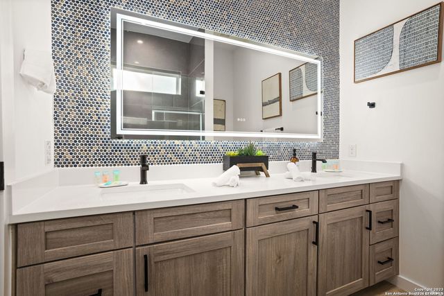 1277 Timberlane Dr, Canyon Lake, TX 78133