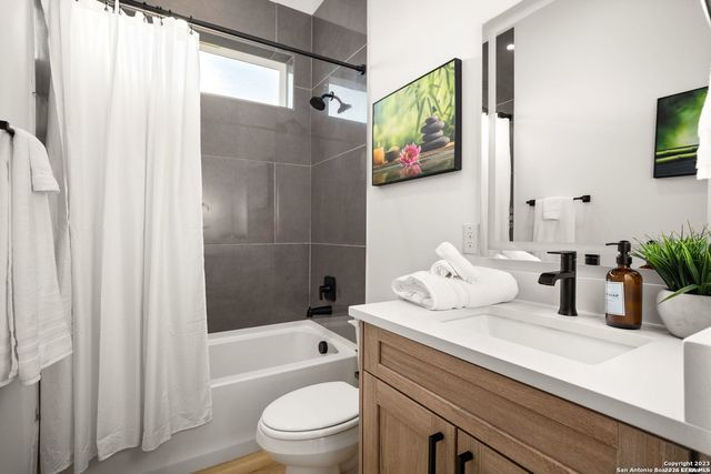 1277 Timberlane Dr, Canyon Lake, TX 78133