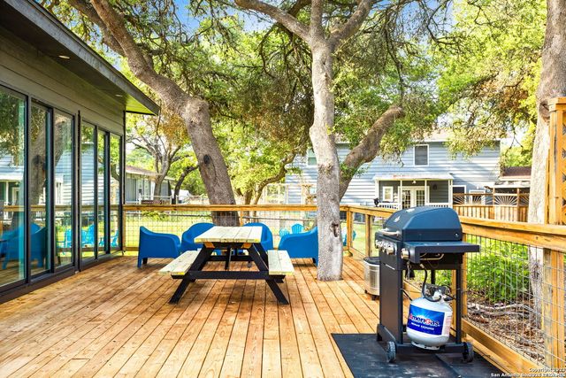 1277 Timberlane Dr, Canyon Lake, TX 78133