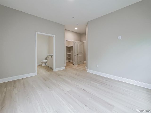 31480 Warren Road 302, Westland, MI 48185