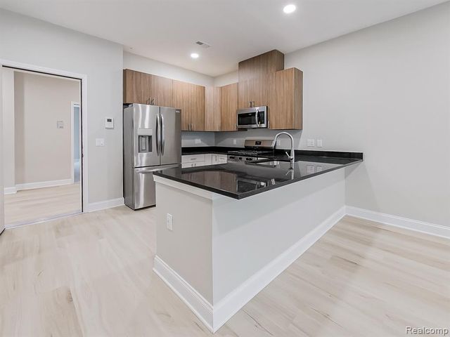 31480 Warren Road 302, Westland, MI 48185