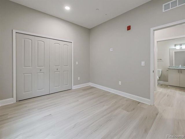 31480 Warren Road 302, Westland, MI 48185