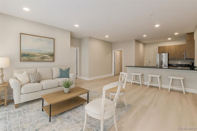 31480 Warren Road 302, Westland, MI 48185