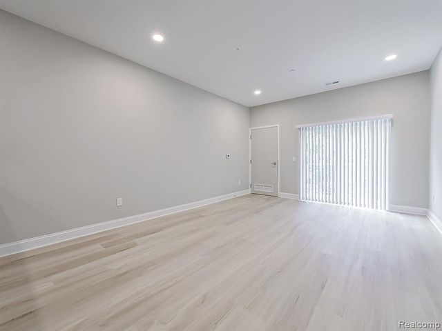 31480 Warren Road 302, Westland, MI 48185