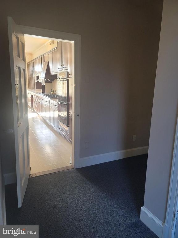 Image 13 of property listing at 8926 HARVEST SQUARE CT, Rockville, MD 20854