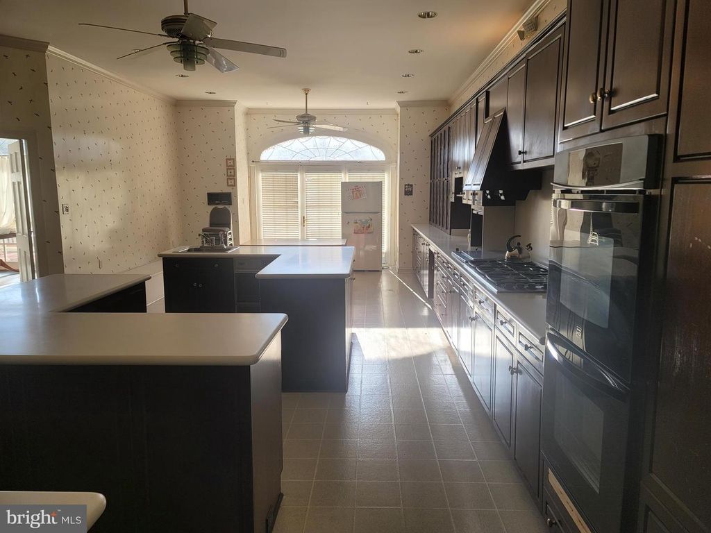 Image 14 of property listing at 8926 HARVEST SQUARE CT, Rockville, MD 20854