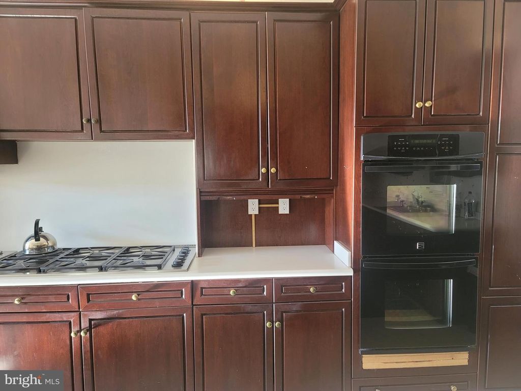 Image 17 of property listing at 8926 HARVEST SQUARE CT, Rockville, MD 20854