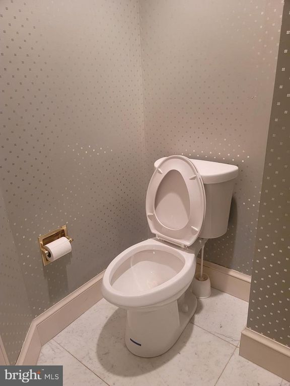 Image 21 of property listing at 8926 HARVEST SQUARE CT, Rockville, MD 20854