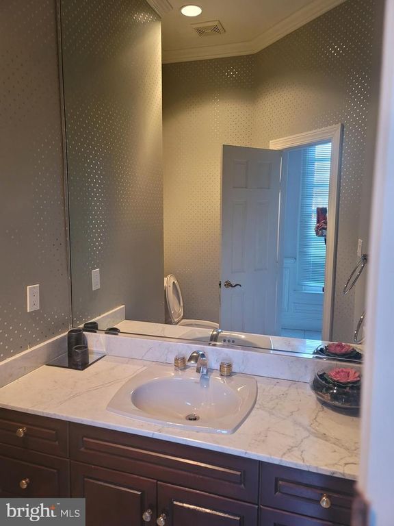 Image 22 of property listing at 8926 HARVEST SQUARE CT, Rockville, MD 20854