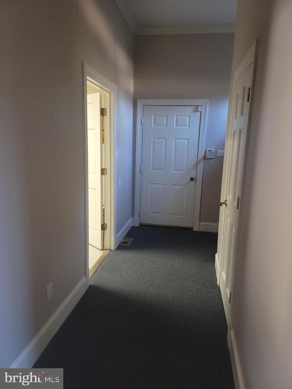 Image 23 of property listing at 8926 HARVEST SQUARE CT, Rockville, MD 20854