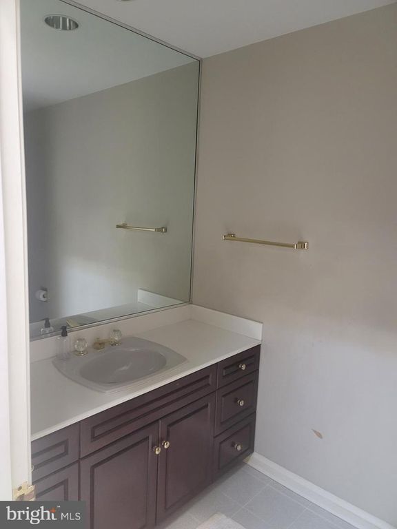 Image 25 of property listing at 8926 HARVEST SQUARE CT, Rockville, MD 20854