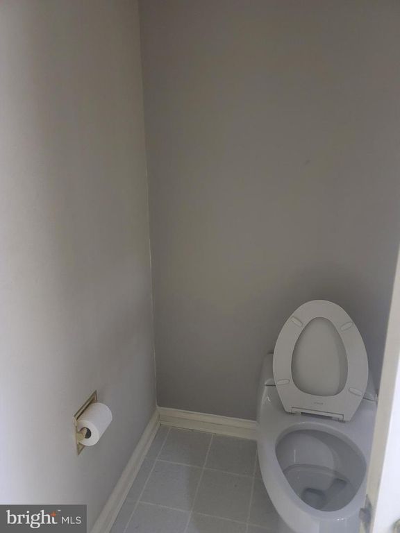 Image 26 of property listing at 8926 HARVEST SQUARE CT, Rockville, MD 20854