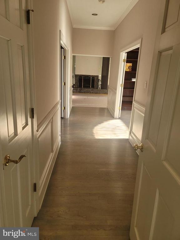 Image 27 of property listing at 8926 HARVEST SQUARE CT, Rockville, MD 20854