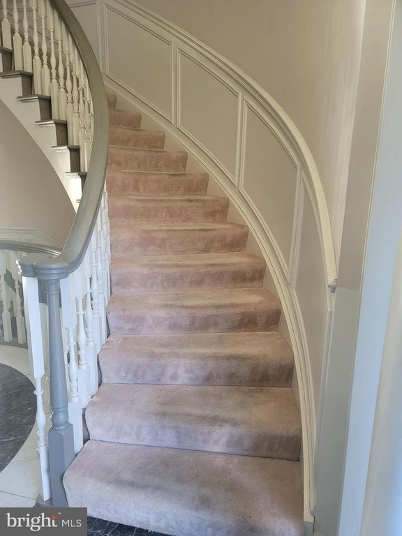 Image 28 of property listing at 8926 HARVEST SQUARE CT, Rockville, MD 20854