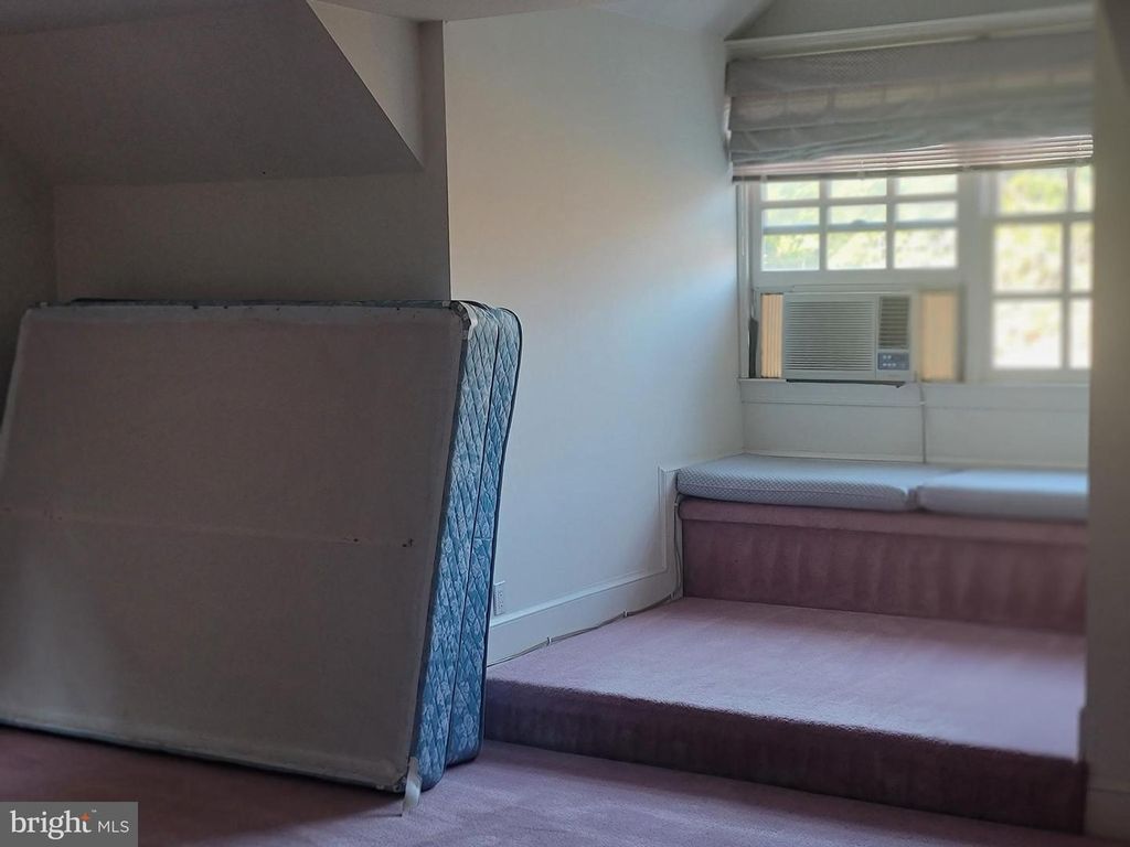 Image 34 of property listing at 8926 HARVEST SQUARE CT, Rockville, MD 20854