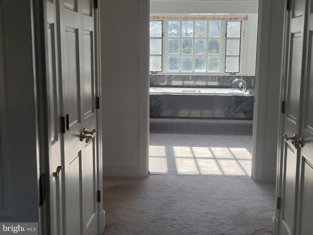 Image 37 of property listing at 8926 HARVEST SQUARE CT, Rockville, MD 20854