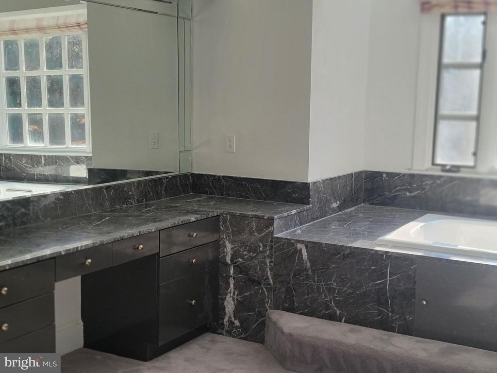 Image 38 of property listing at 8926 HARVEST SQUARE CT, Rockville, MD 20854