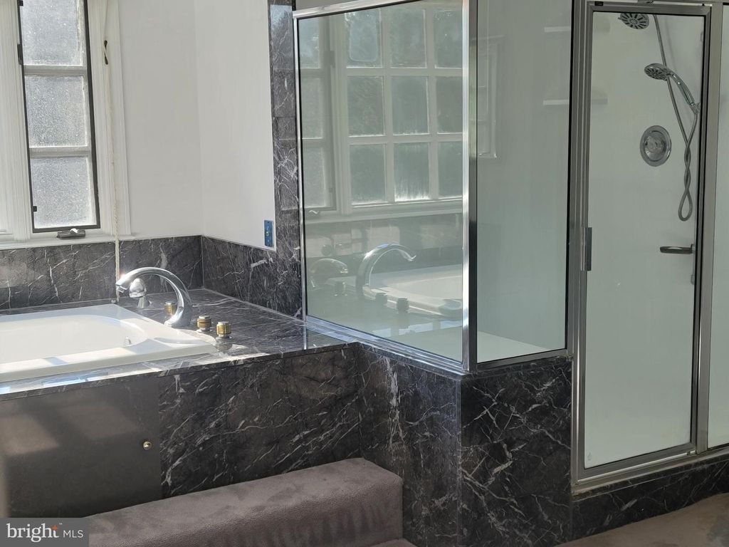 Image 39 of property listing at 8926 HARVEST SQUARE CT, Rockville, MD 20854