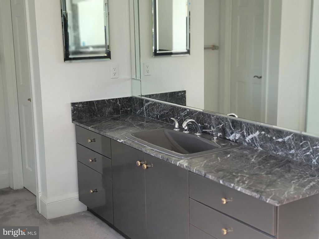 Image 40 of property listing at 8926 HARVEST SQUARE CT, Rockville, MD 20854