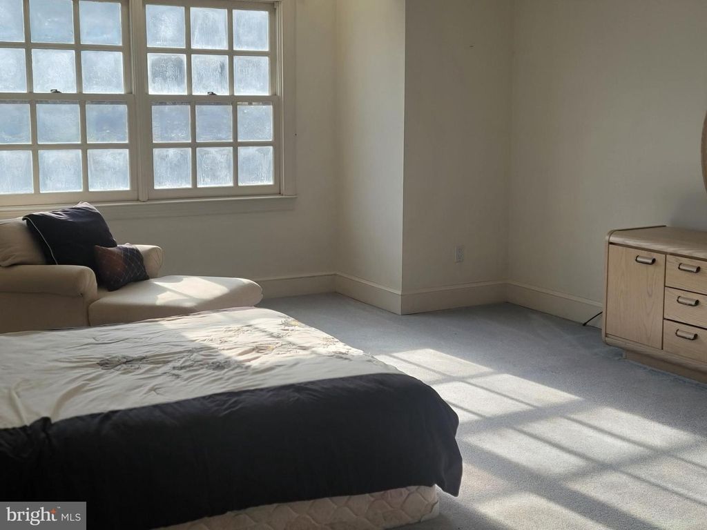 Image 41 of property listing at 8926 HARVEST SQUARE CT, Rockville, MD 20854