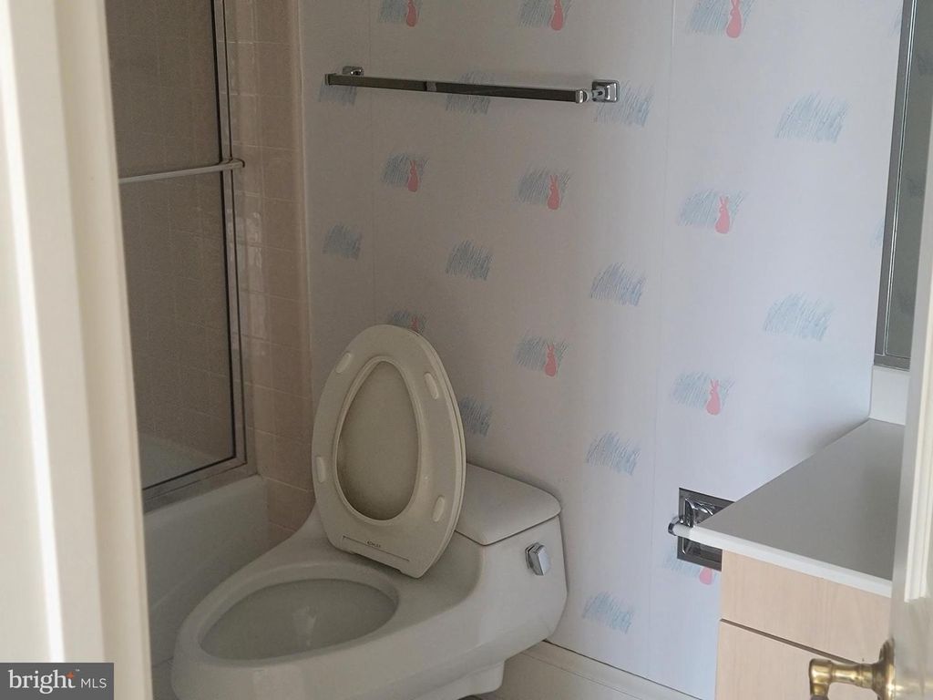 Image 42 of property listing at 8926 HARVEST SQUARE CT, Rockville, MD 20854