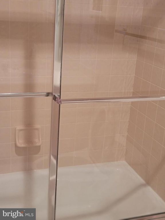 Image 43 of property listing at 8926 HARVEST SQUARE CT, Rockville, MD 20854