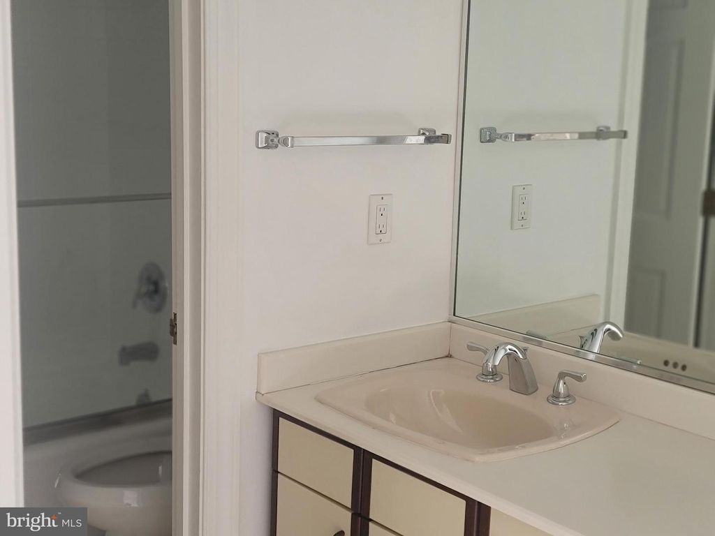 Image 48 of property listing at 8926 HARVEST SQUARE CT, Rockville, MD 20854