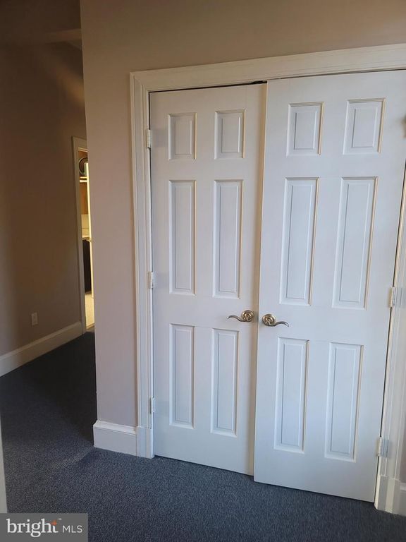 Image 5 of property listing at 8926 HARVEST SQUARE CT, Rockville, MD 20854