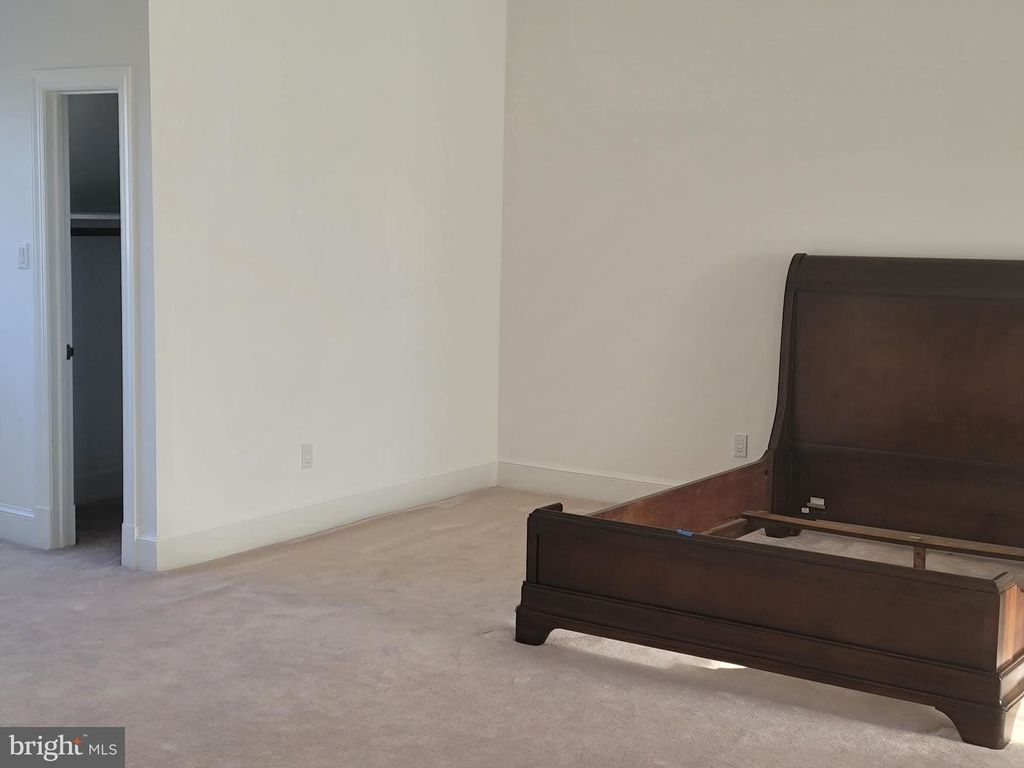 Image 52 of property listing at 8926 HARVEST SQUARE CT, Rockville, MD 20854