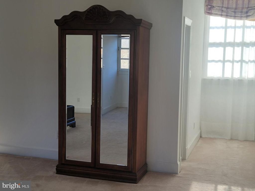 Image 53 of property listing at 8926 HARVEST SQUARE CT, Rockville, MD 20854