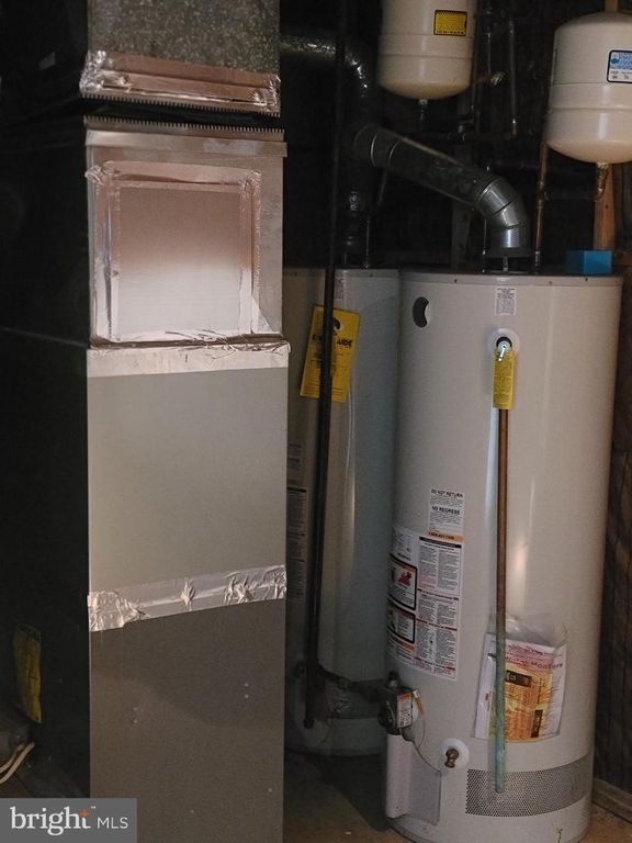 Image 64 of property listing at 8926 HARVEST SQUARE CT, Rockville, MD 20854