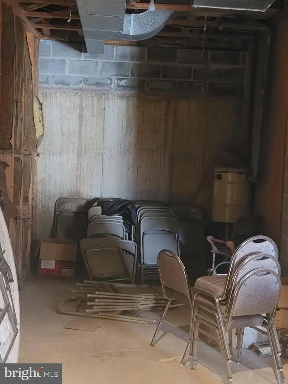 Image 65 of property listing at 8926 HARVEST SQUARE CT, Rockville, MD 20854