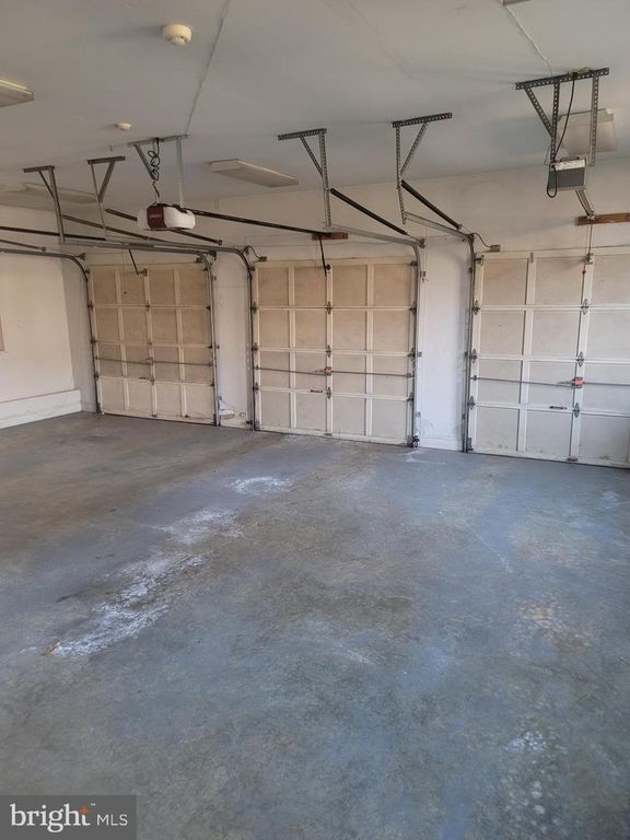 Image 66 of property listing at 8926 HARVEST SQUARE CT, Rockville, MD 20854