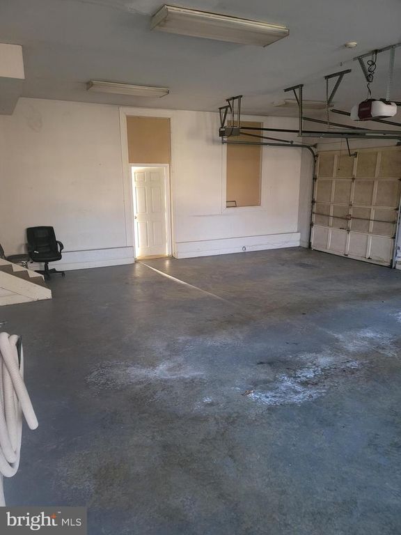 Image 67 of property listing at 8926 HARVEST SQUARE CT, Rockville, MD 20854