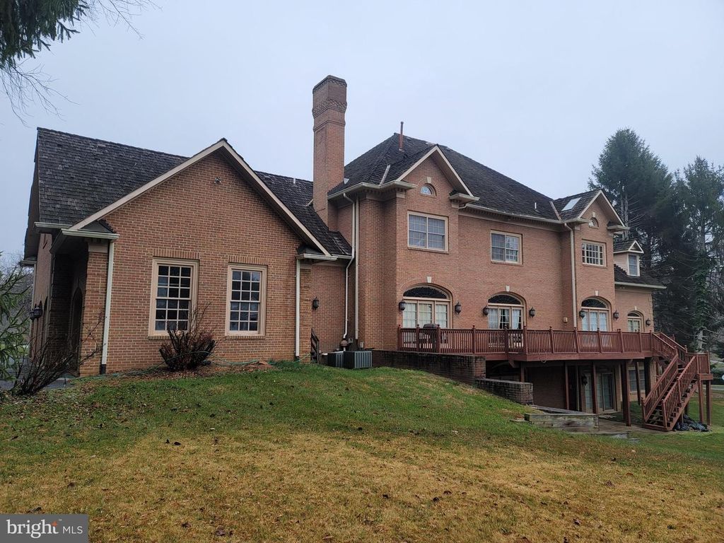 Image 69 of property listing at 8926 HARVEST SQUARE CT, Rockville, MD 20854