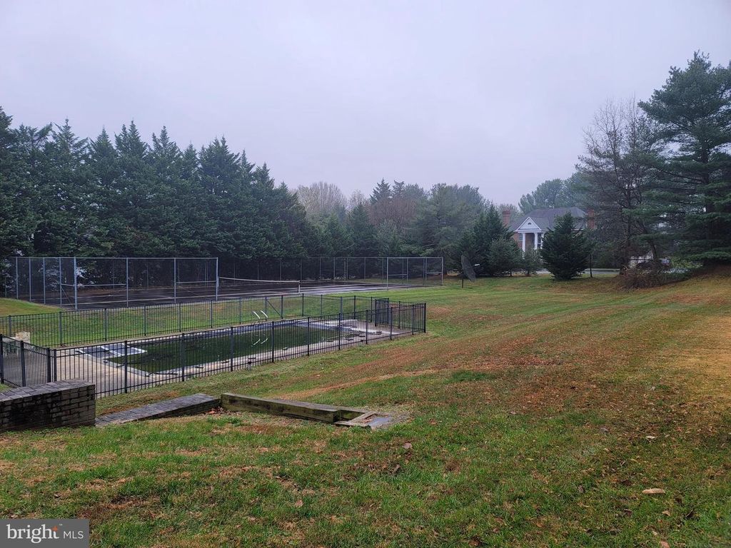 Image 72 of property listing at 8926 HARVEST SQUARE CT, Rockville, MD 20854