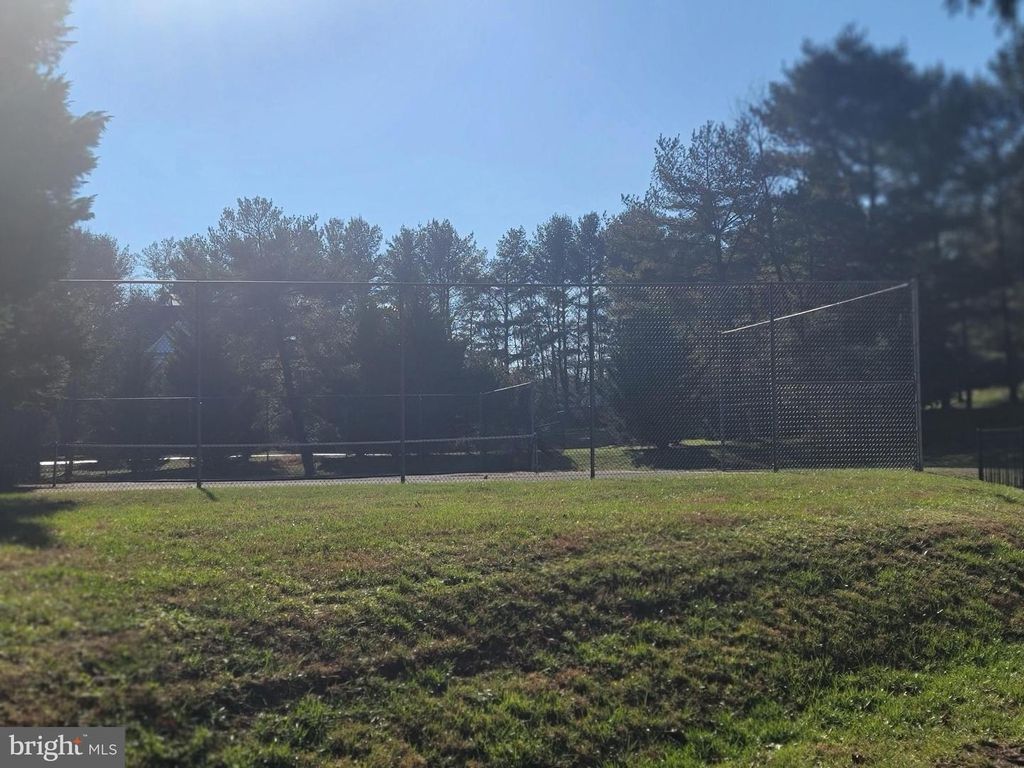 Image 74 of property listing at 8926 HARVEST SQUARE CT, Rockville, MD 20854