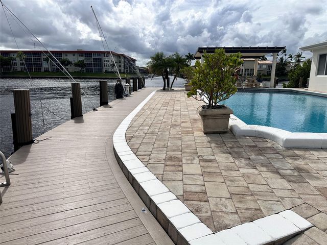 1160 Hillsboro Mile 304, Hillsboro Beach, FL 33062