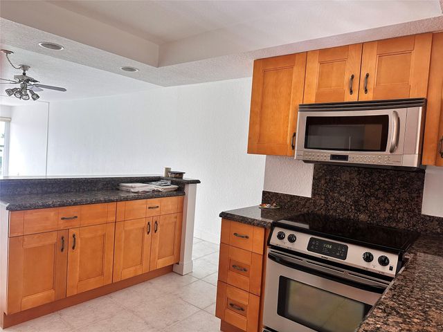 1160 Hillsboro Mile 304, Hillsboro Beach, FL 33062