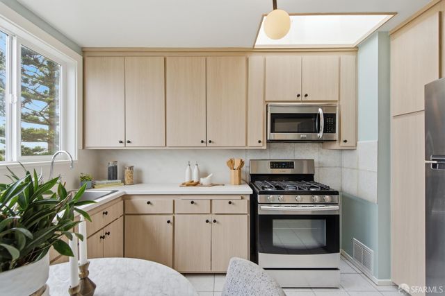 1950 11th Avenue, San Francisco, CA 94116