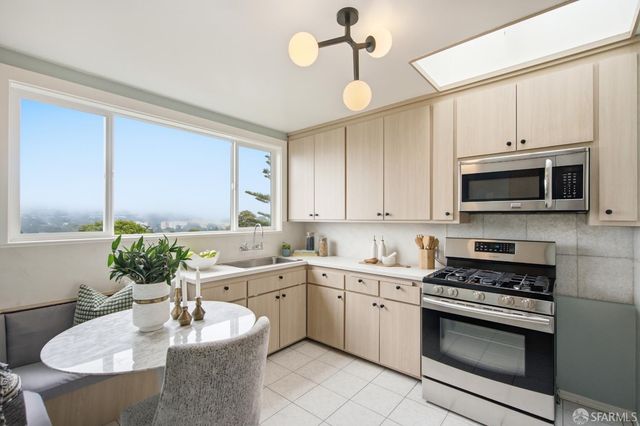 1950 11th Avenue, San Francisco, CA 94116