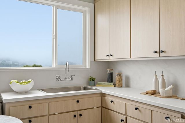 1950 11th Avenue, San Francisco, CA 94116