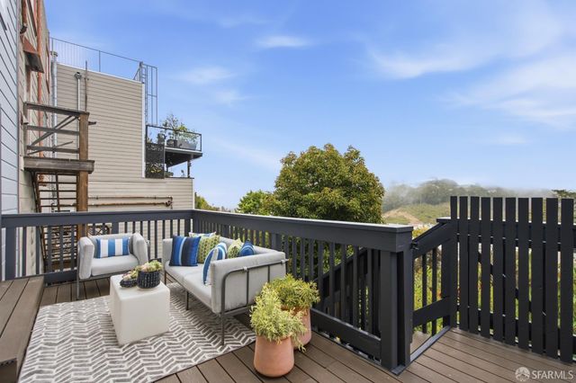 1950 11th Avenue, San Francisco, CA 94116