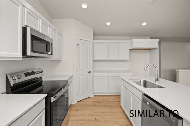 706 NE Crossing Oaks Drive, Ankeny, IA 50021