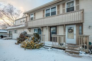 240 CHIPPEWA Court B, Bolingbrook, IL 60440