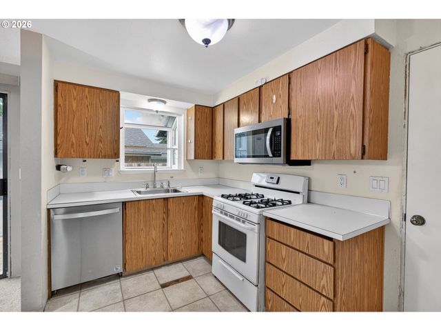 11037 Sw 61ST Ave, Portland, OR 97219