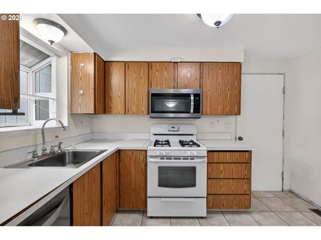 11037 Sw 61ST Ave, Portland, OR 97219