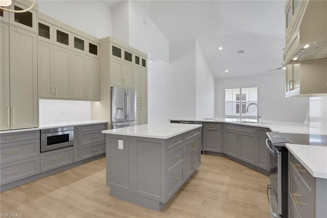 6391 Old Mahogany CT, Naples, FL 34109