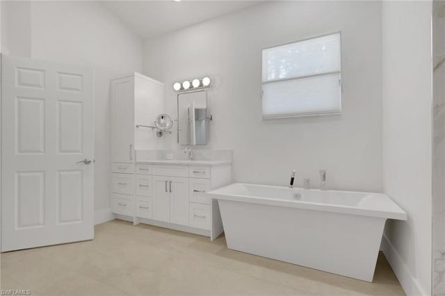 6391 Old Mahogany CT, Naples, FL 34109