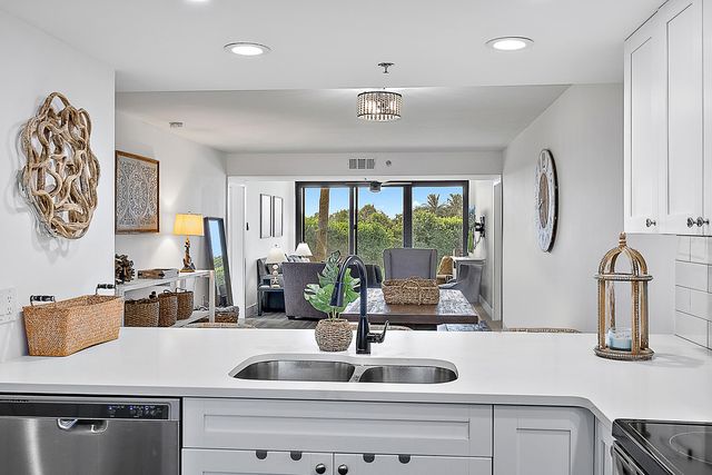 101 S Seas Drive 105, Jupiter, FL 33477